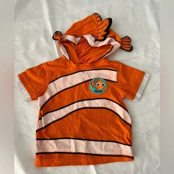 Disney Pixar Finding Nemo T-Shirt with Hood with 3D Fins Clown Fish Orange 12M - Picture 1 of 4